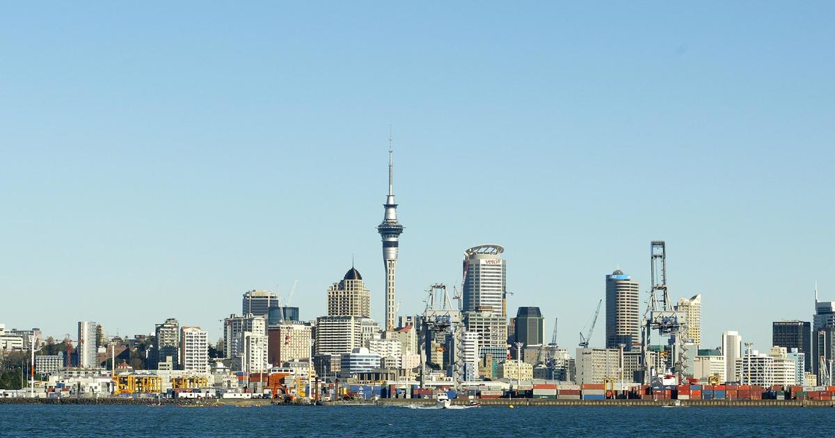 Нова Зеландия затяга визовите правила, тъй като министърът на имиграцията казва, че „неустойчив брой идващи в страната“