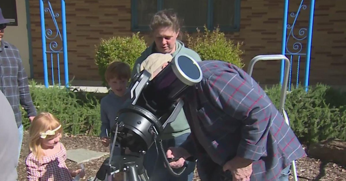 Stargazers gather in Davis for solar eclipse