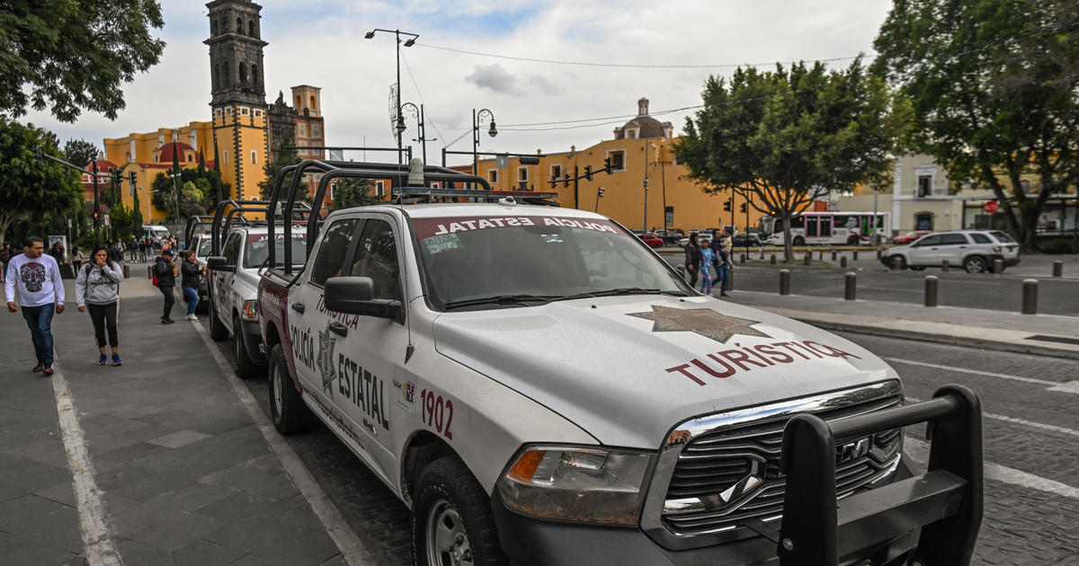 Мексиканската полиция открива 7 тела, 5 от които обезглавени, в кола със съобщения, „описващи подробно причината, поради която са били убити“