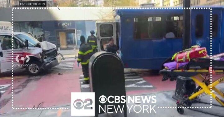 15 people injured after 2 vehicles collide in Brooklyn - CBS New York