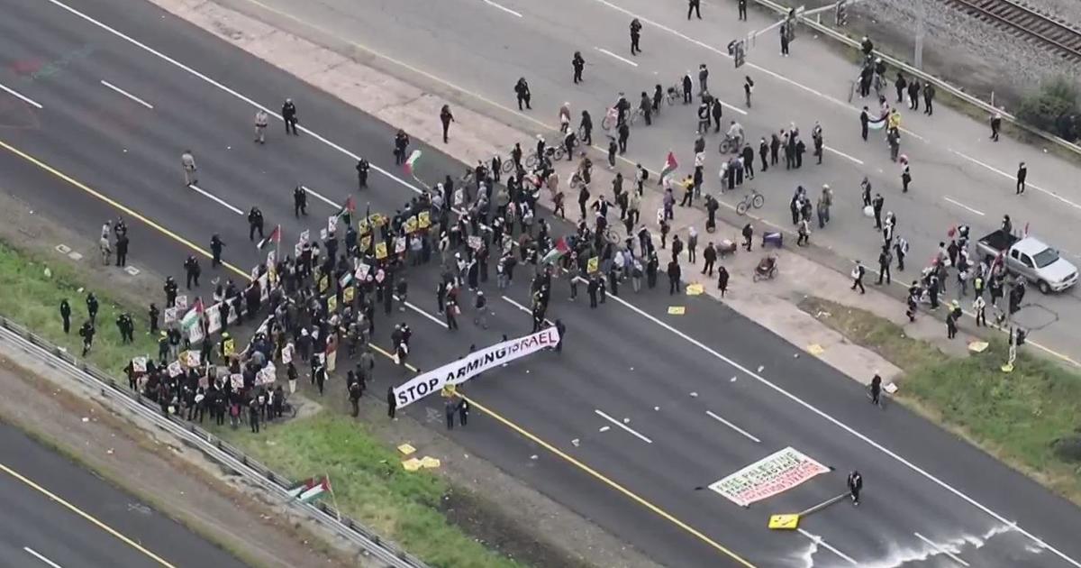 Manifestantes pró-palestinos bloqueiam ambas as direções da I-880 em Oakland