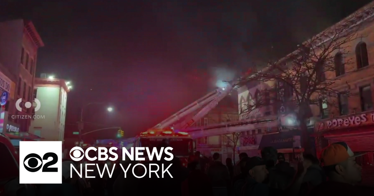 4 hurt in overnight fire in Sunset Park, Brooklyn - CBS New York