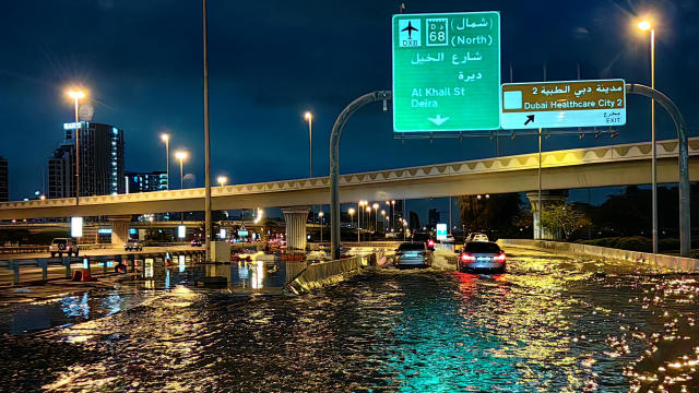 TOPSHOT-UAE-BAHRAIN-OMAN-WEATHER-FLOOD 