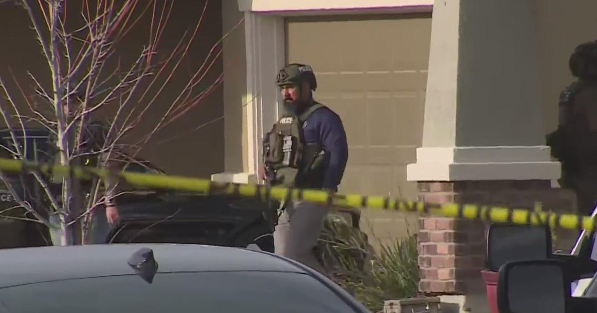Armed robbery suspect surrenders in Sacramento