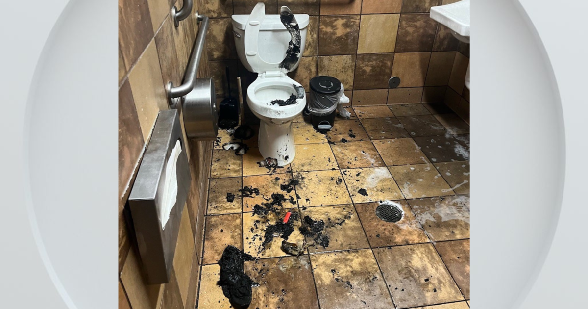 Man suffers major burn injuries in Taco Bell bathroom fire in Carmichael
