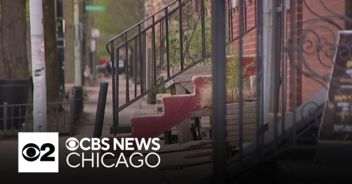 Armed robbery spree hits Chicago's North, Northwest sides - CBS Chicago