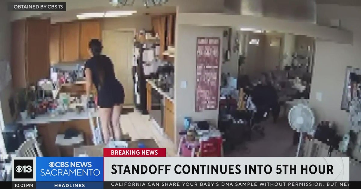 Standoff continues after shooting in south Sacramento - CBS Sacramento