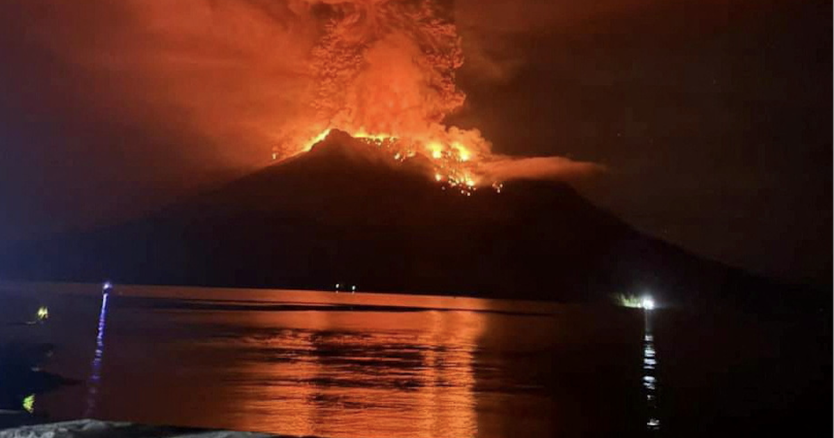 ルアン火山の噴火によりインドネシアで津波の可能性、避難を促す