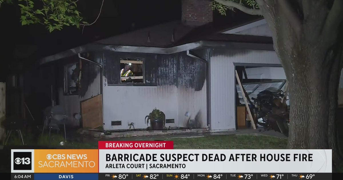 Barricaded suspect dies after house fire in Sacramento