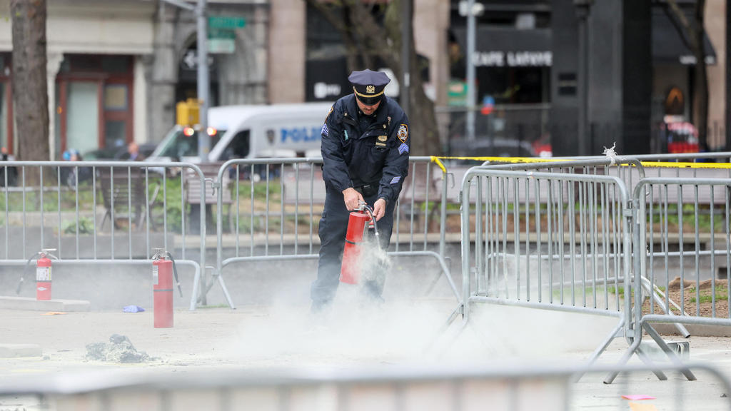 Man dies after setting himself on fire near Trump trial courthouse in
NYC