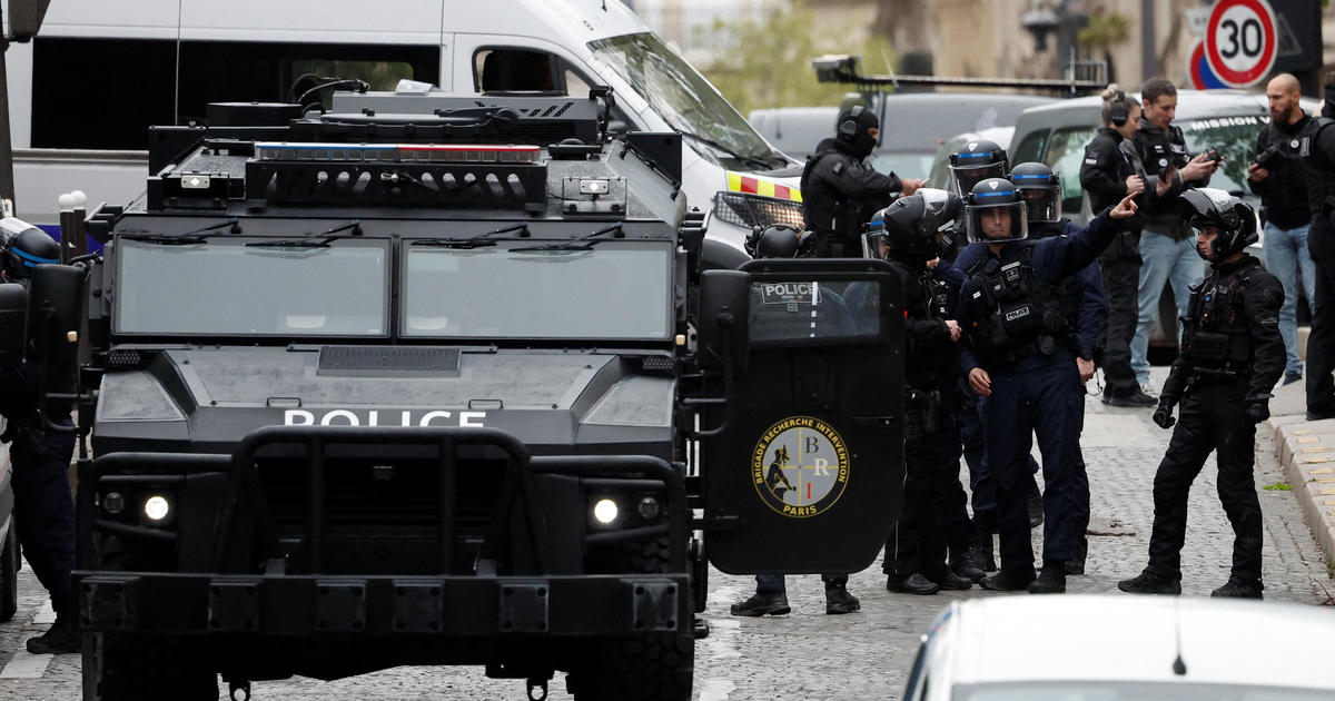 Полицията постави охранителен кордон в богатия 16 ти район на Париж