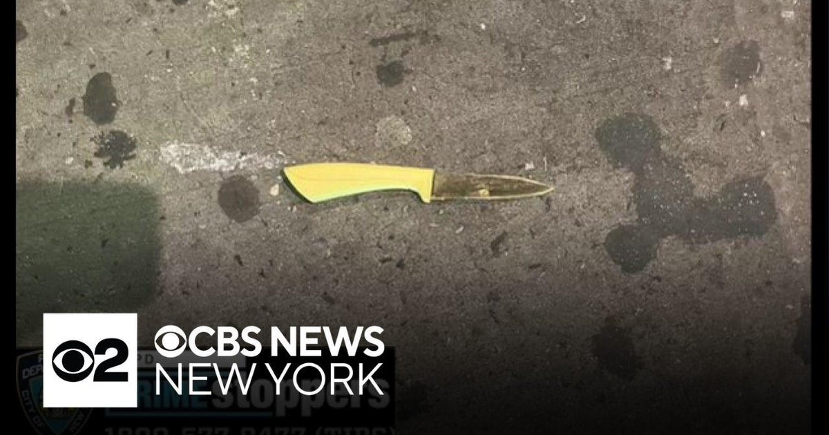 Police fatally shoot knife-wielding man in Queens - CBS New York