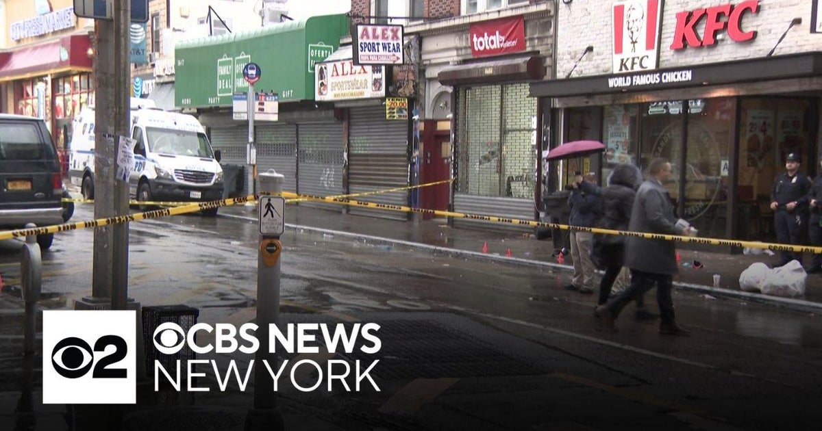Man shot, killed by NYPD after allegedly holding woman at knifepoint in ...