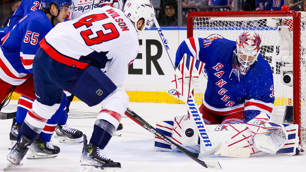Rangers explode in second period, down Capitals in Game 1