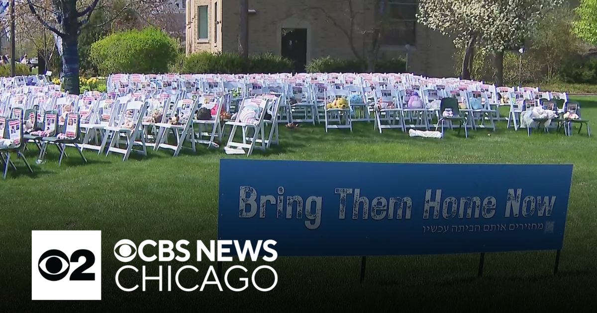 Chicago area synagogue marks Passover while honoring Israeli hostages ...