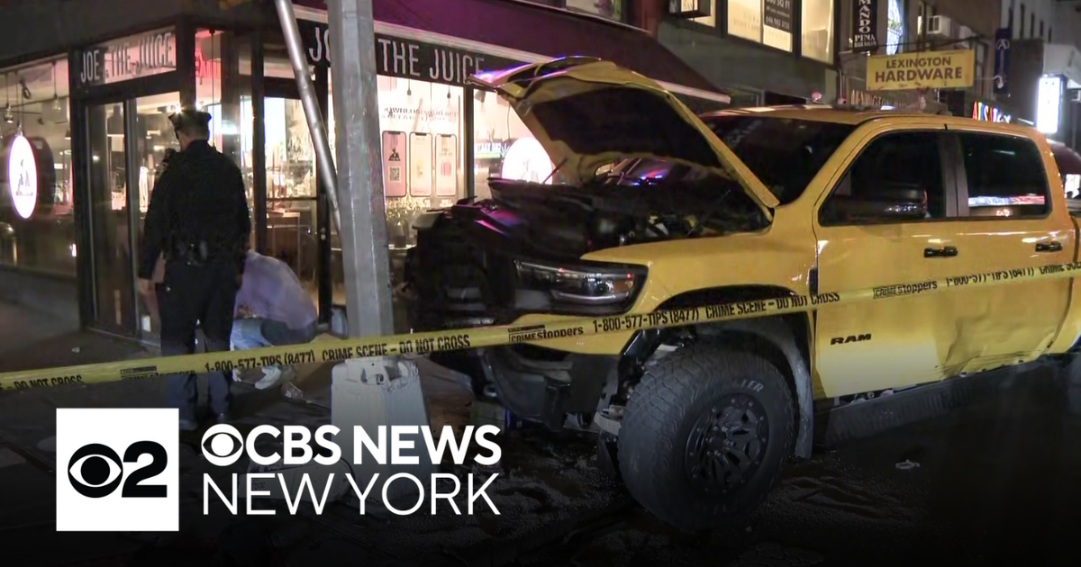 Driver in custody after road rage stabbing in Manhattan - CBS New York