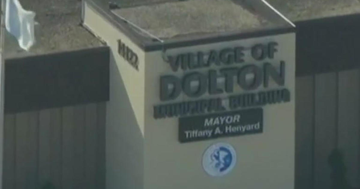 Dolton'daki berber dükkanı sahibi işletme ruhsatını reddeden köye dava açtı
