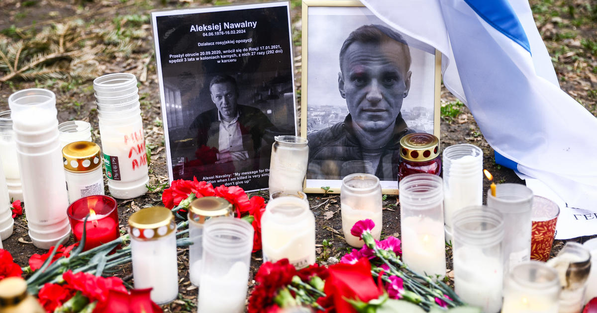Руската православна църква временно отстрани свещеник, който водеше възпоменателната служба за Алексей Навални