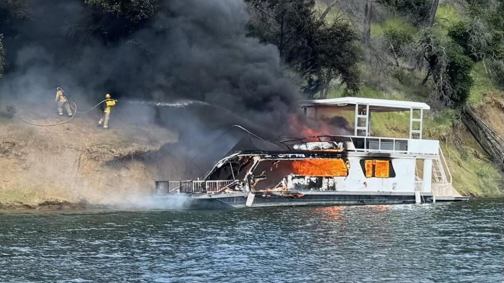 House boat burns on Lake Berryessa in Markley Cove