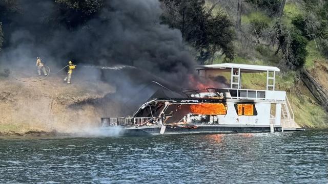 napa-houseboat-fire.jpg 