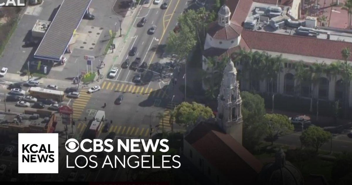 Man stabbed with knife in South LA after argument on bus - CBS Los Angeles
