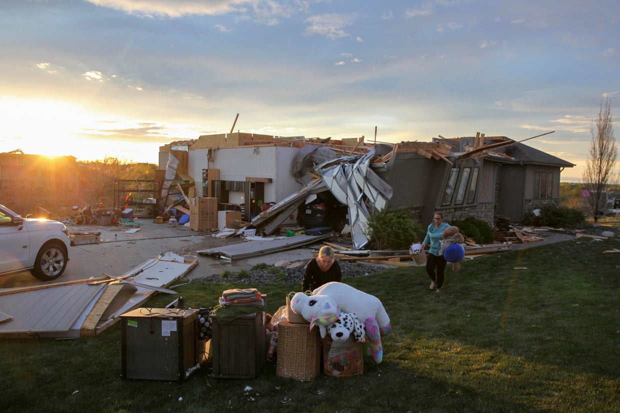 Clean up begins after tornadoes hammer parts of Iowa and Nebraska ...