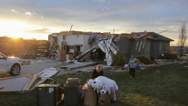  
Clean up begins after tornadoes hammer parts of Iowa and Nebraska 
There have been several injuries linked to tornadoes on Friday, but no fatalities have been reported. 
30M ago