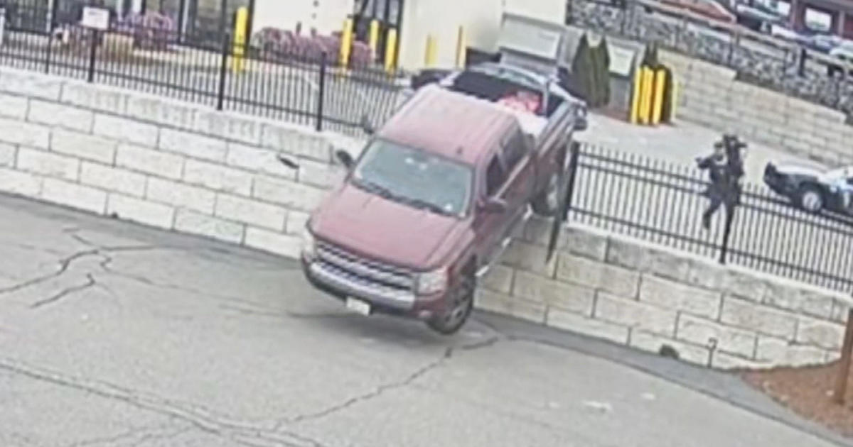 Video shows pickup truck crash through fence during police chase in Middleton – CBS Boston
