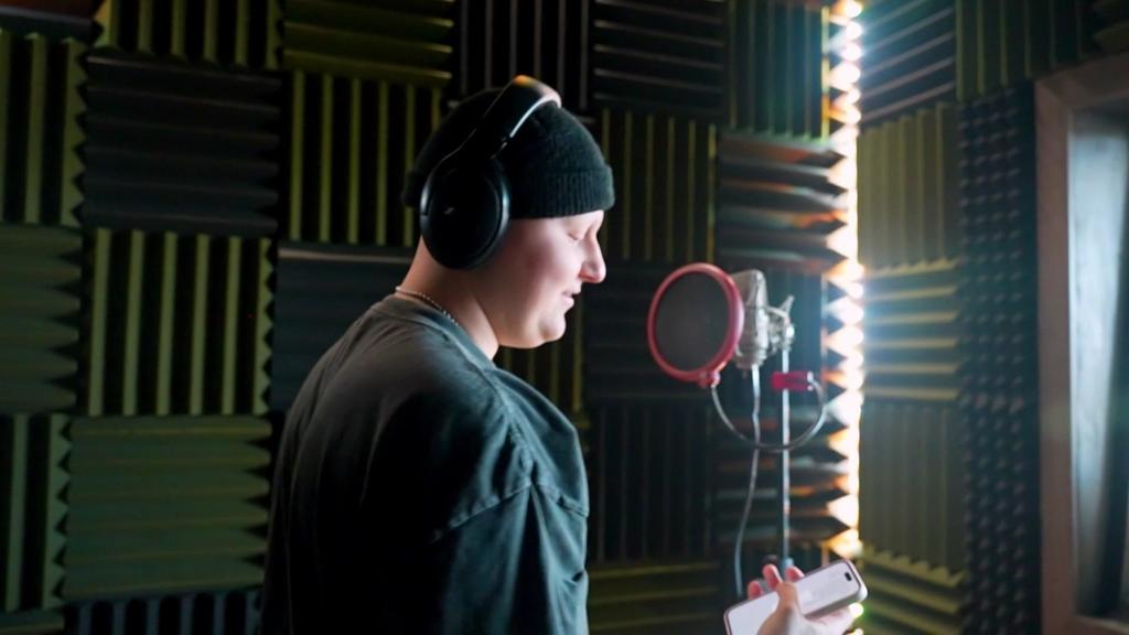 A New Jersey teenager battling cancer says he's using music as
medicine. Hear his original songs.