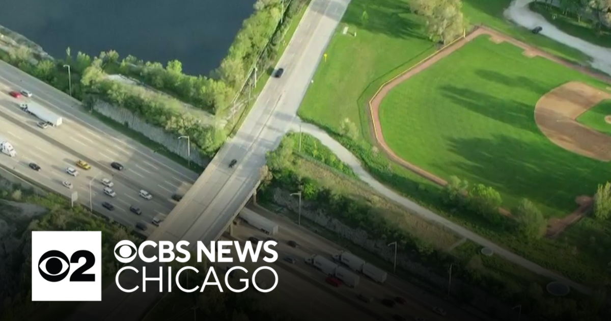 Car crashes into rear of semi-truck on Tri-State Tollway, 1 driver hurt – CBS News