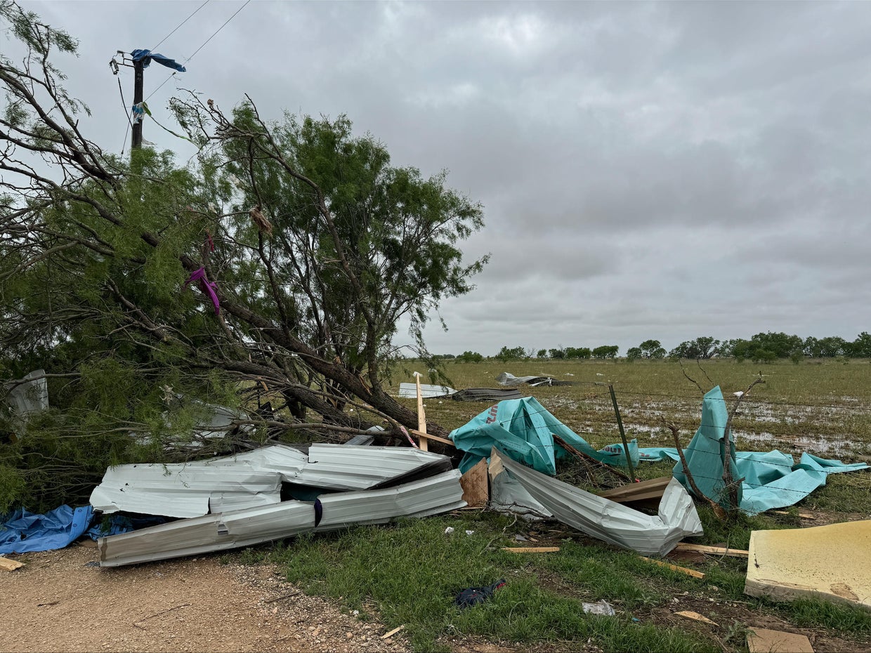 Tornado destroys Texas home, storm chaser saves family of 4: PHOTOS