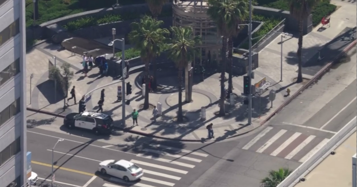 Los Angeles subway security guard stabbed, another man shot in East Hollywood