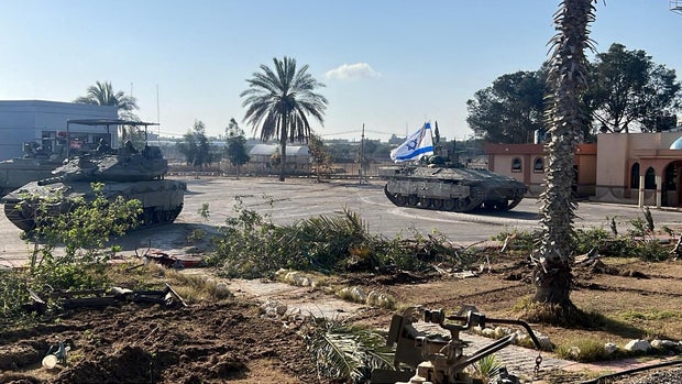 Israel tank unit shuts down Gaza side of Rafah border crossing with Egypt as truce talks hang in the balance