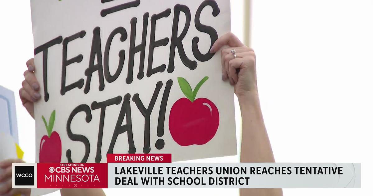 Lakeville teachers reach tentative deal with district - CBS Minnesota