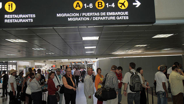 Las Americas International Airport, departure gate queue 