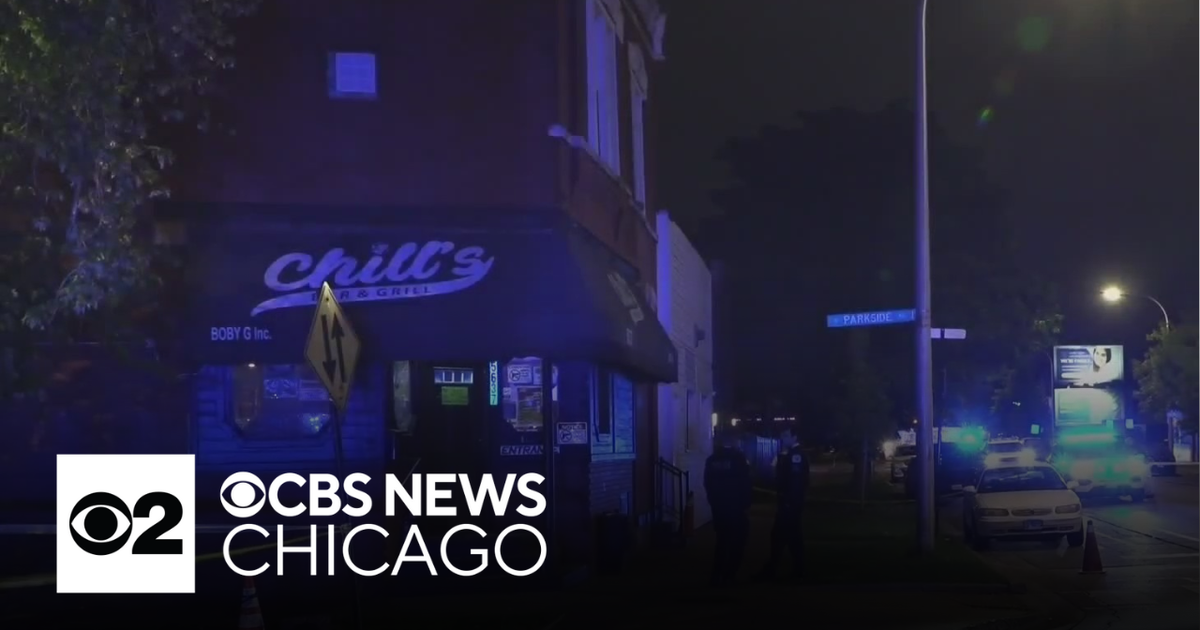 Man shot during argument outside bar on Chicago's Northwest Side - CBS ...