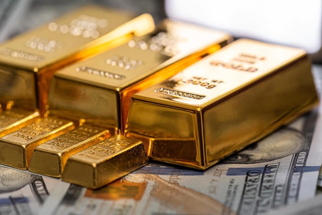 4 signs to invest in gold right now - CBS News