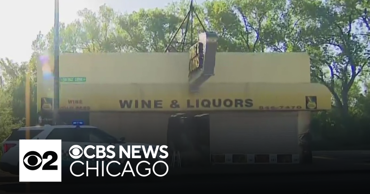 Thieves target Far South Side liquor store in crash-and-grab burglary ...