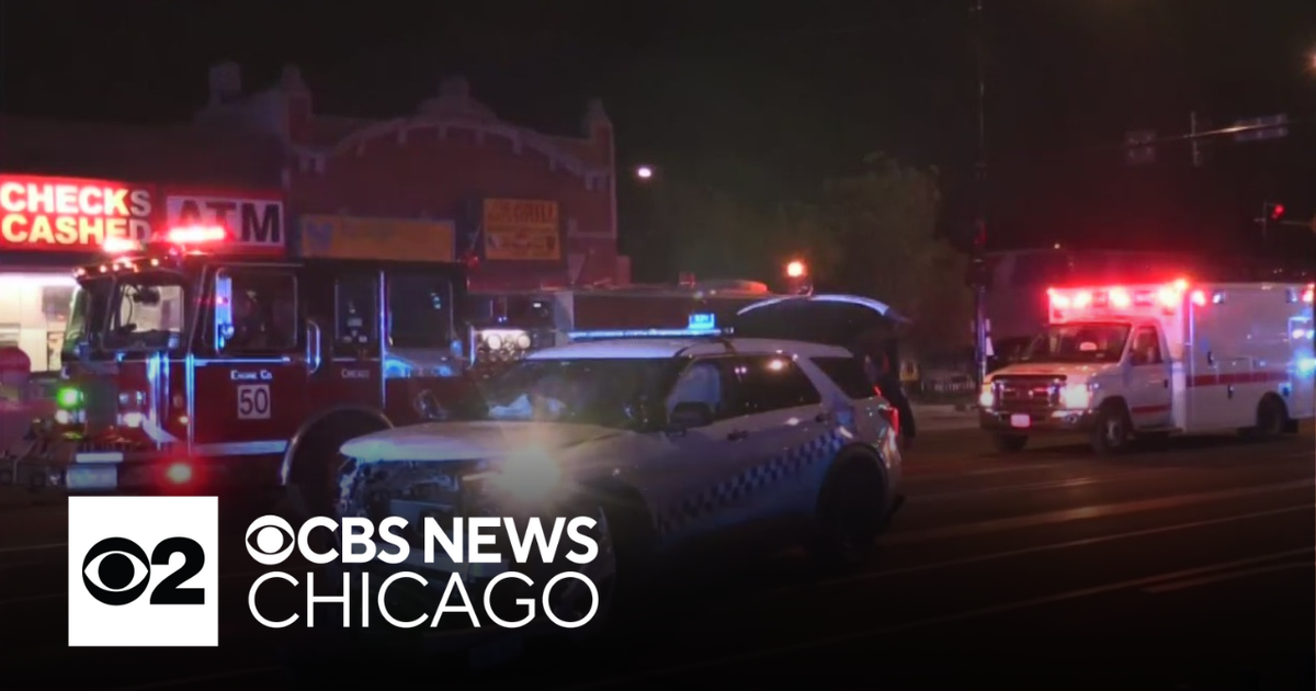 3 hurt in crash involving CPD cruiser on Southwest Side - CBS Chicago