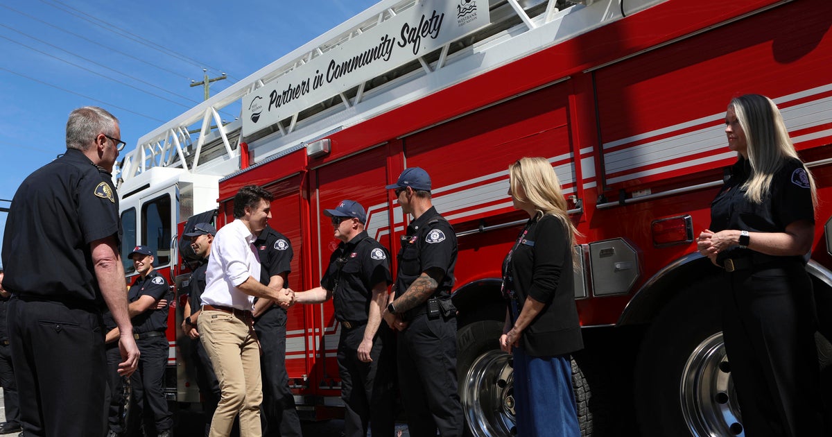Kanada kasabası, kontrolden çıkan 13.000 dönümlük orman yangınına karşı son direnişine hazırlanıyor