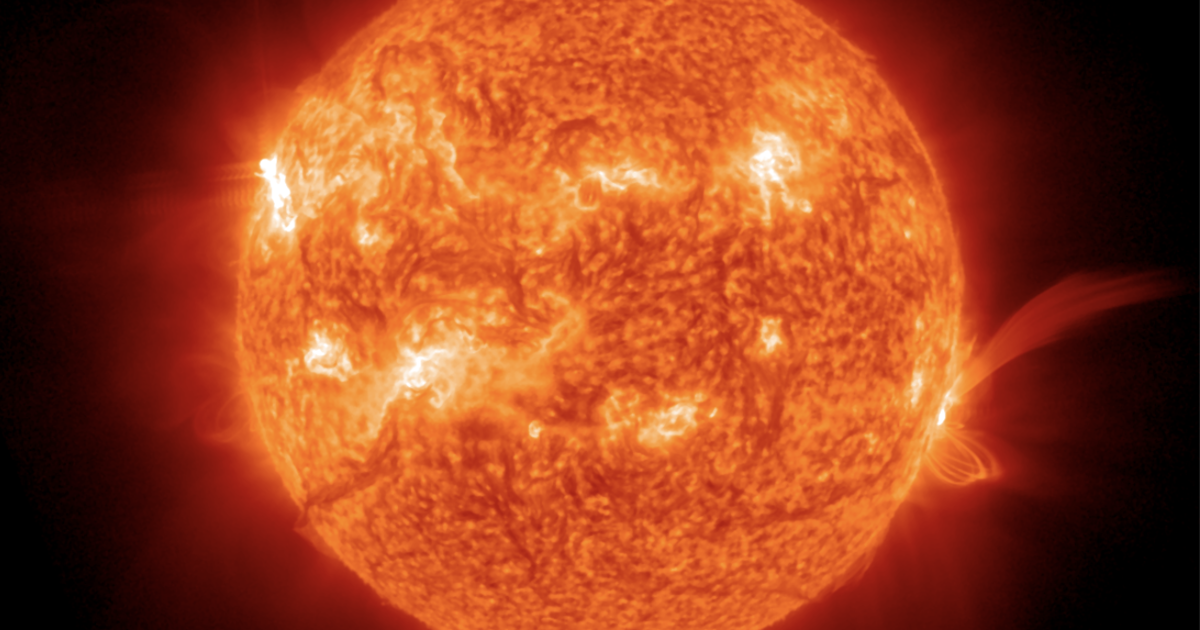 Гигантските слънчеви експлозии на енергия и светлина все още не