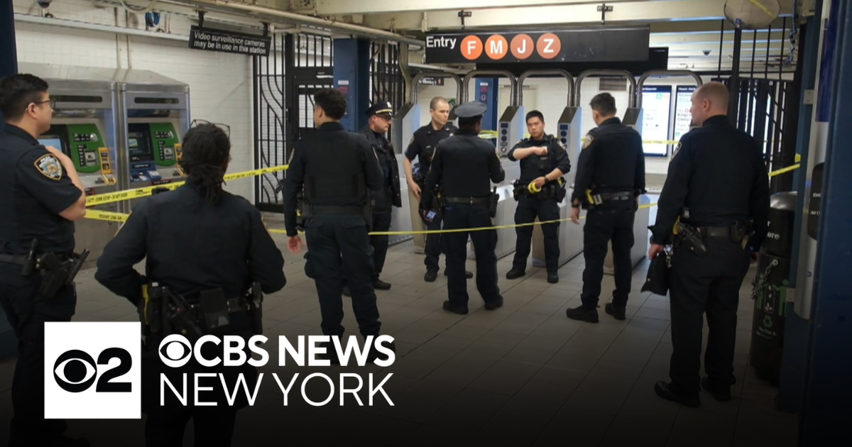 Man slashed and stabbed outside McDonald's on the Lower East Side - CBS ...