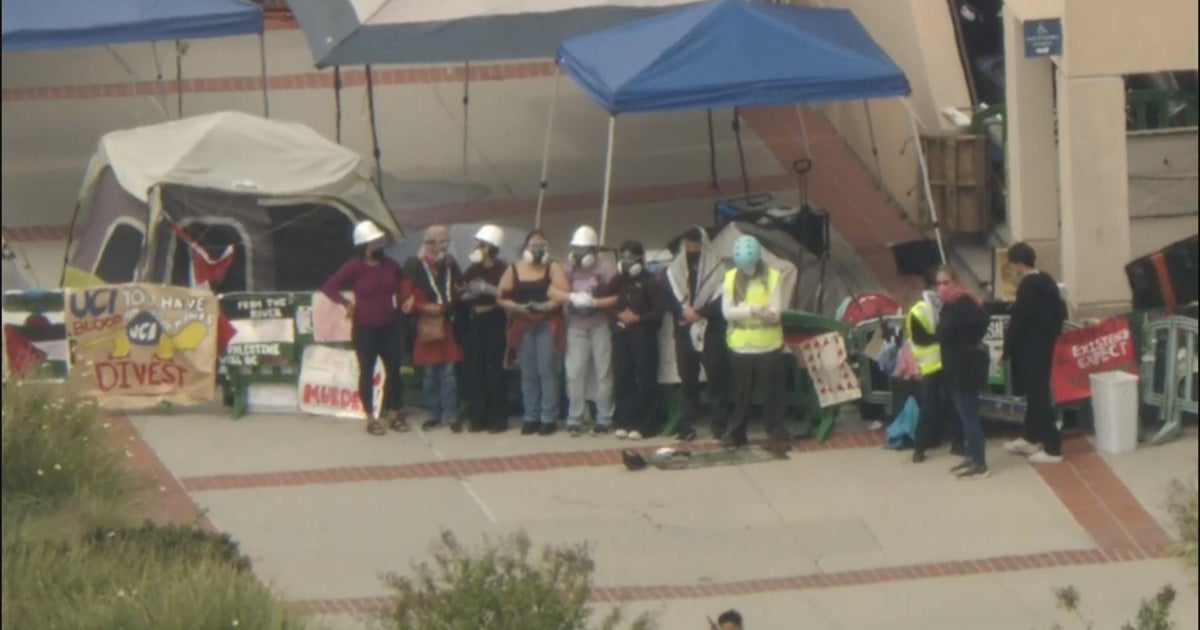 Protesters surround UC Irvine lecture hall; police issue unlawful assembly order - Vimarsana News