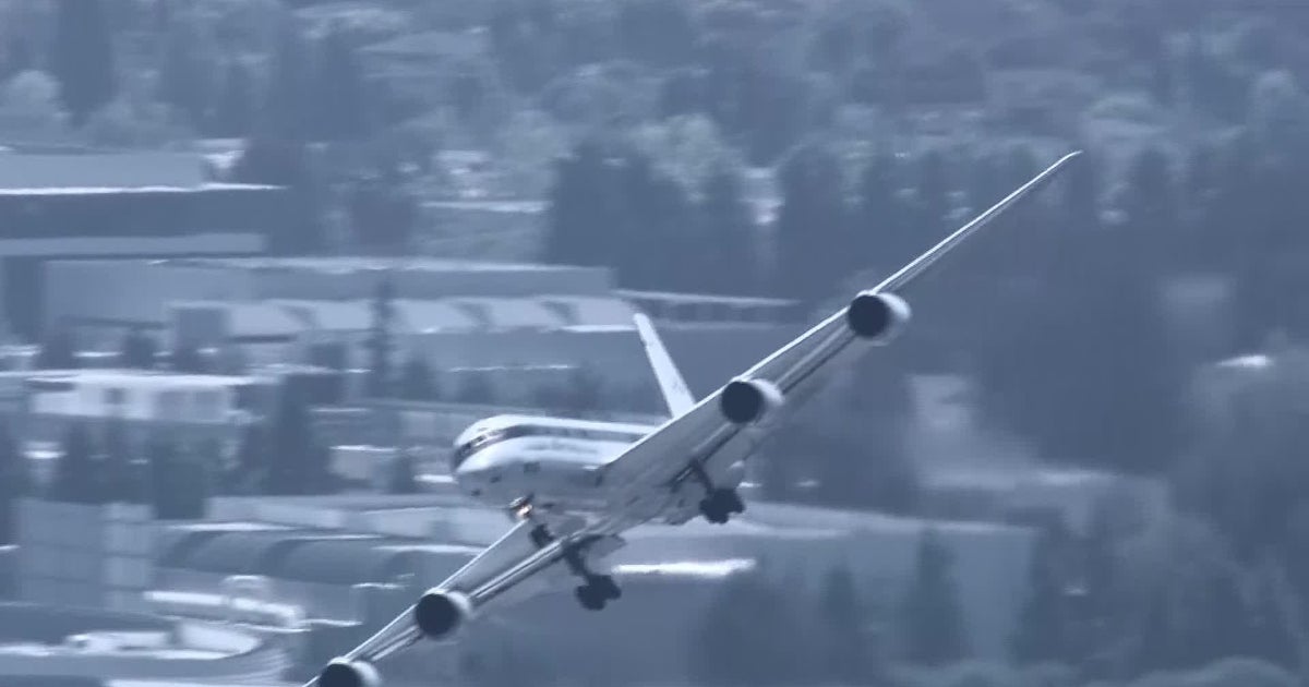 Watch: NASA DC-8 perform low passes at Moffett Federal Airfield on final flight - CBS San Francisco