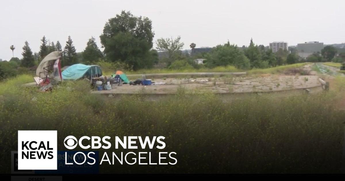 Safety concerns over Encino encampment near Little League field - CBS Los Angeles