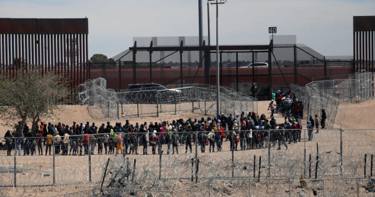 САЩ обявяват усилия за ускоряване на съдебните дела на мигранти, които пресичат границата нелегално