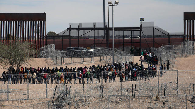Migrants southern border 