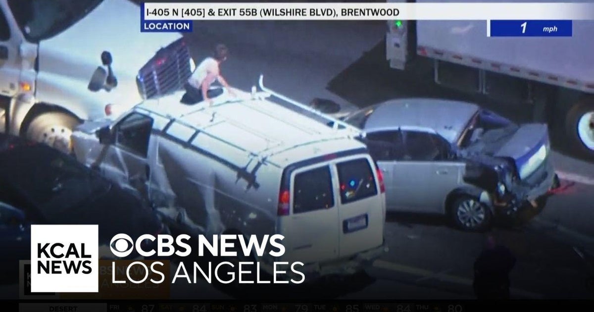 High-speed chase ends in wrong-way crash on 405 Freeway - CBS Los Angeles