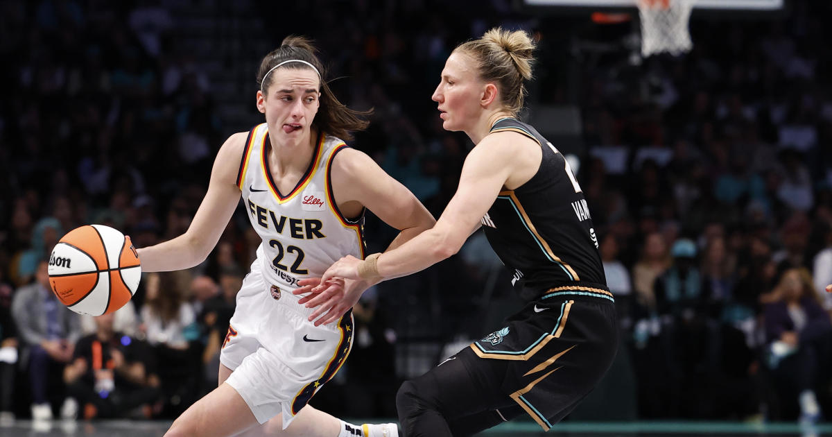 New York Liberty home opener vs. Indiana Fever, Caitlin Clark sets WNBA record.  Listen to enthusiastic fans.