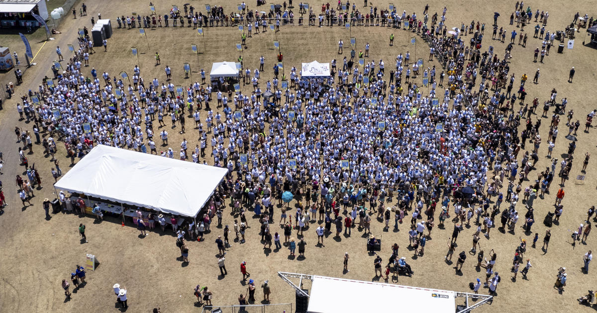 706 people named Kyle got together in Texas. It wasn't enough for a world record.